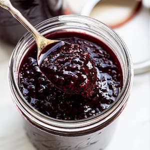 Easy Blackberry Jam Recipe (Low-Sugar)