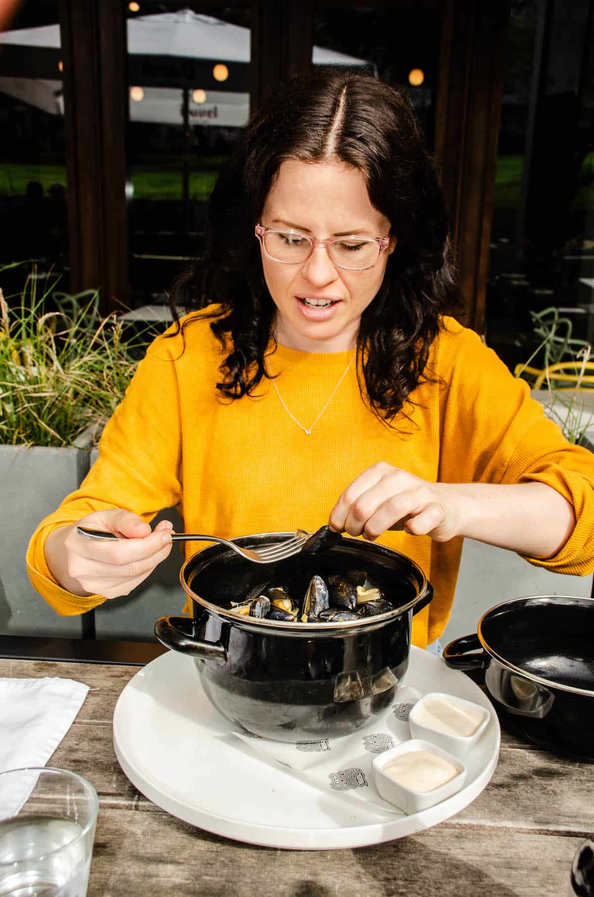 Girl eating mussels 