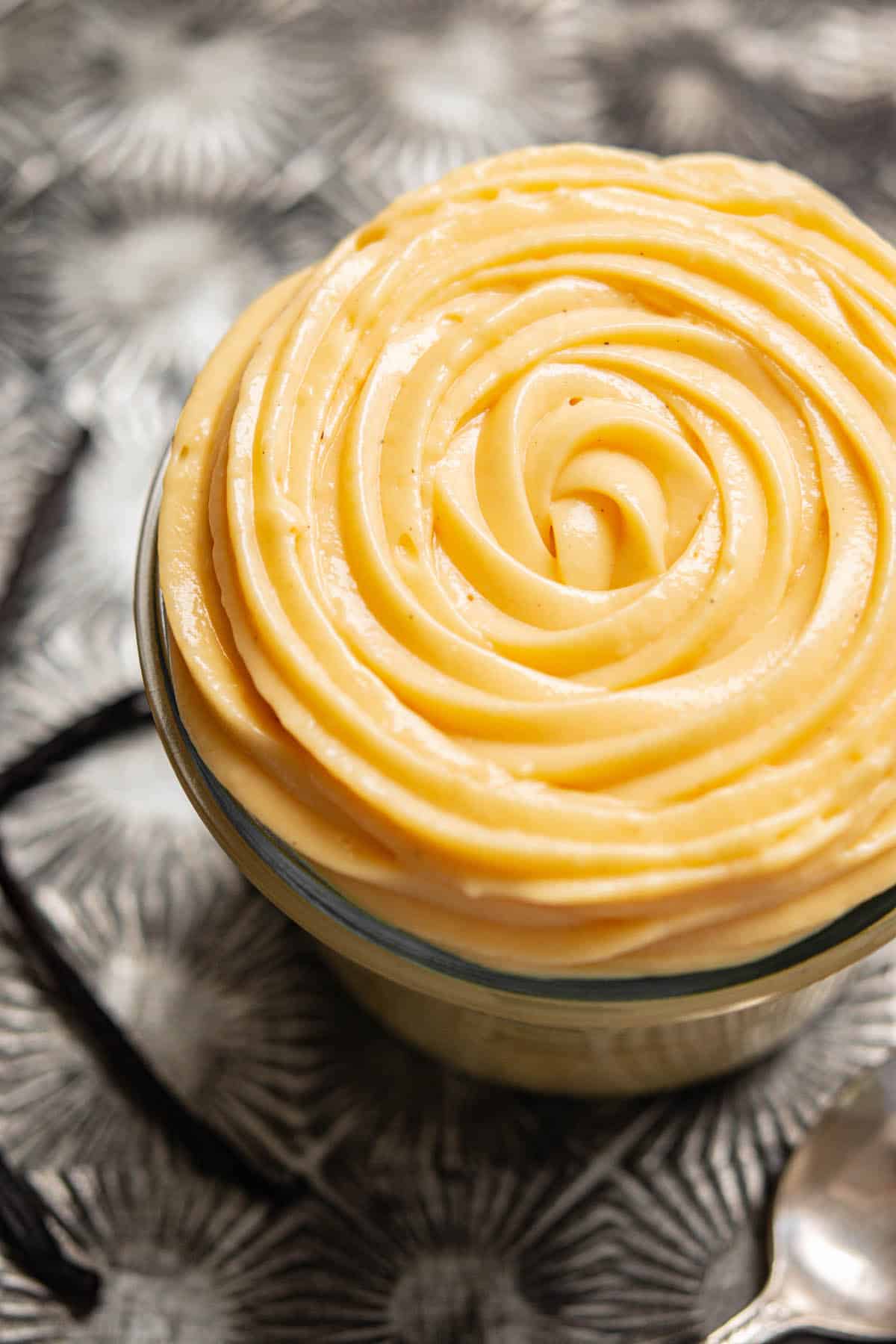 a jar of creamy vanilla pastry cream.