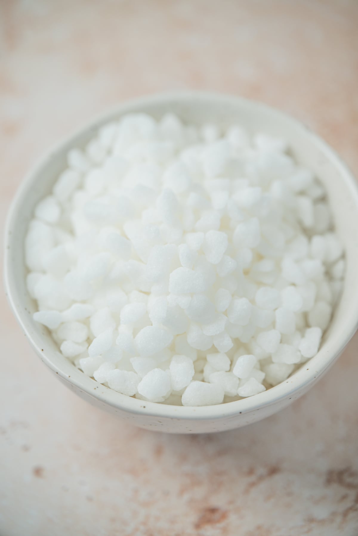 A small ceramic bowl filled with white pear sugar